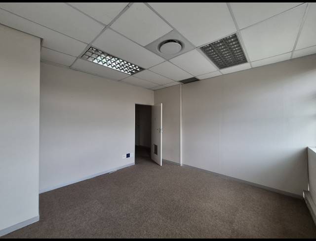 859M² OFFICE TO LET IN SUNNINGHILL